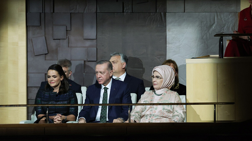 Cumhurbaşkanı Erdoğan'dan Macaristan dönüşü kritik mesajlar: Yerel seçim için 4 ile dikkat çekti Cumhurbaşkanı Erdoğan'dan Macaristan dönüşü kritik mesajlar: Yerel seçim için 4 ile dikkat çekti