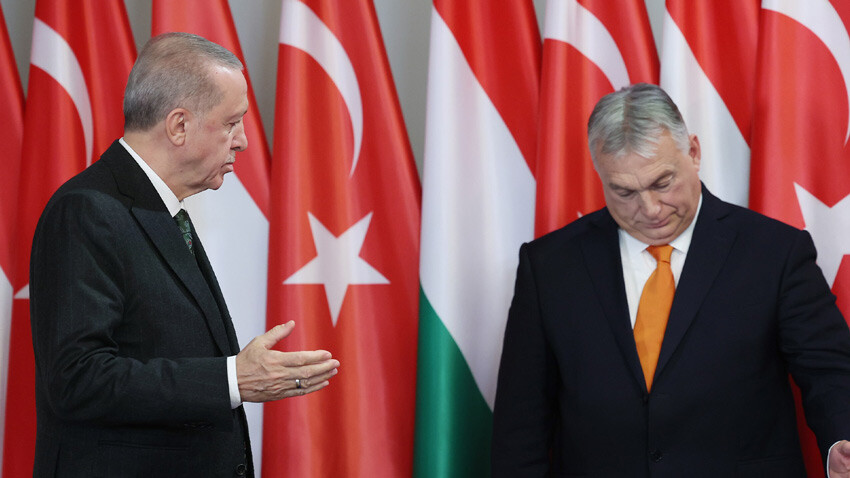 Cumhurbaşkanı Erdoğan'dan Macaristan dönüşü kritik mesajlar: Yerel seçim için 4 ile dikkat çekti Cumhurbaşkanı Erdoğan'dan Macaristan dönüşü kritik mesajlar: Yerel seçim için 4 ile dikkat çekti