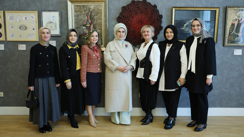Emine Erdoğan, Macaristan Parlamento Binası ile Türk-Macar Kültür Yılı'na özel sergiyi gezdi Emine Erdoğan, Macaristan Parlamento Binası ile Türk-Macar Kültür Yılı'na özel sergiyi gezdi