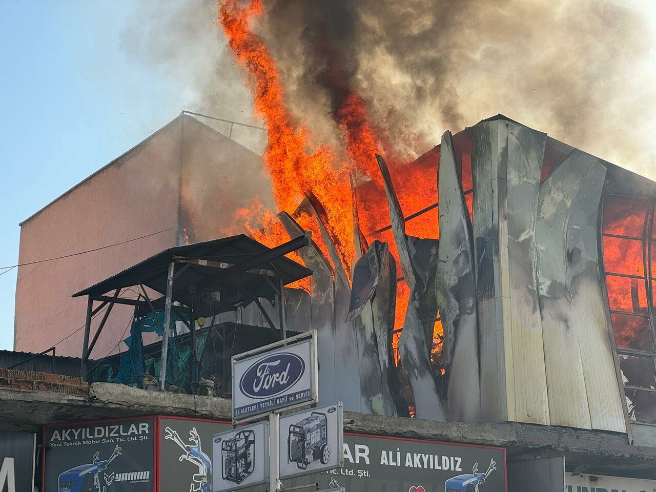 Kayseri'de sanayi sitesinde yangın! Kayseri'de sanayi sitesinde yangın!