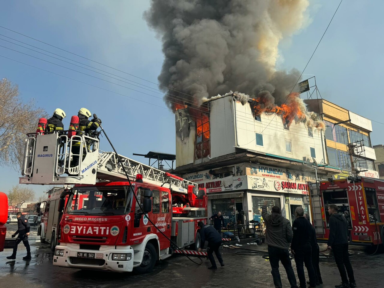 Kayseri'de sanayi sitesinde yangın! Kayseri'de sanayi sitesinde yangın!