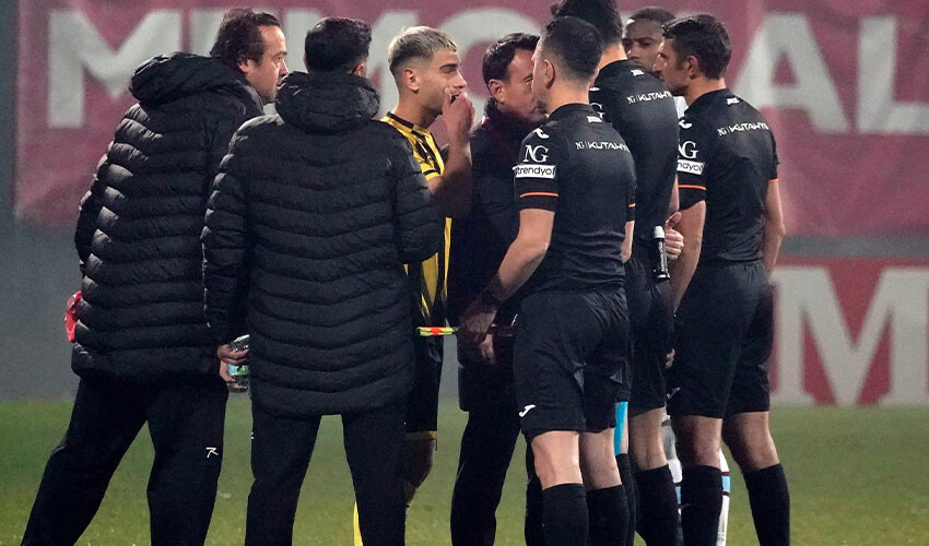 Süper Lig'de neler oluyor! Dünya basını İstanbulspor - Trabzonspor maçına 'skandal' dedi Süper Lig'de neler oluyor! Dünya basını İstanbulspor - Trabzonspor maçına 'skandal' dedi