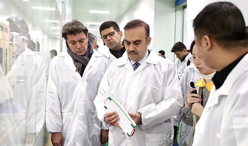 Bakan Kacır'dan Çin'e çıkarma! Türkiye üretim üssü olacak, otomobil devleri geliyor çin türkiye elektrikli araçlar