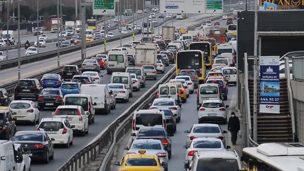 Trafik çilesi büyüyor! Son bir ayda 182 bin aracın kaydı yapıldı