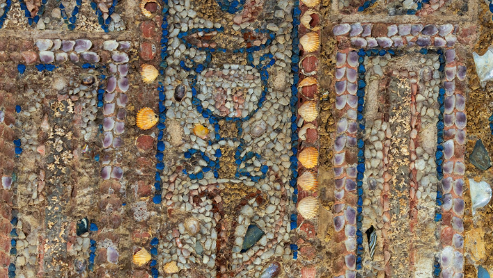 Roma'da deniz kabuğu ve mercandan yapılmış 2300 yıllık mozaik keşfedildi
