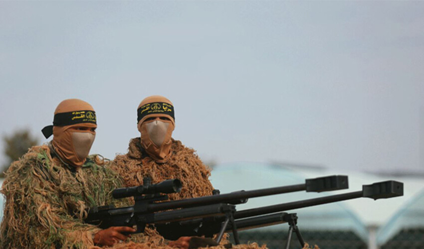 Kassam Tugayları, İsrail askerinin keskin nişancı tüfeği ile indirildiği anları paylaştı Kassam Tugayları, İsrail askerinin keskin nişancı tüfeği ile indirildiği anları paylaştı