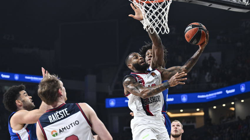 Anadolu Efes evinde Baskonia'ya kaybetti! Shane Larkin'den buruk sevinç Anadolu Efes evinde Baskonia'ya kaybetti! Shane Larkin'den buruk sevinç