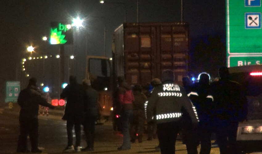 Bakan Yerlikaya devreye girdi, Kuzey Marmara Otoyolu'ndaki rehine krizi çözüldü! Bakan Yerlikaya devreye girdi, Kuzey Marmara Otoyolu'ndaki rehine krizi çözüldü!