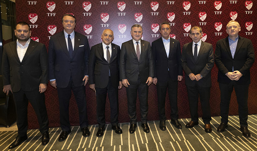 Süper Lig'de yabancı futbolcu sınırı değişiyor! TFF ve Kulüpler Birliği anlaşmaya vardı Süper Lig'de yabancı futbolcu sınırı değişiyor! TFF ve Kulüpler Birliği anlaşmaya vardı