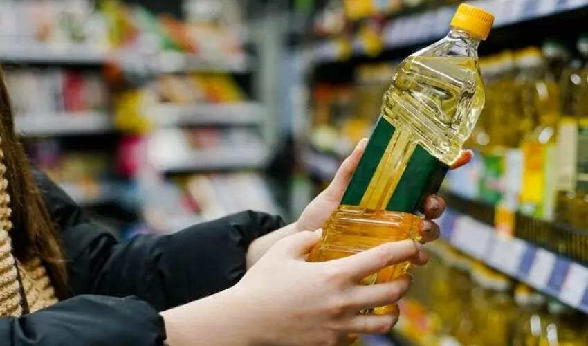 Ayçiçek yağında yılın son indirimi başladı! Zam gelmeden önce stokları doldurun, 5 litresi 150 TL’ye düştü Ayçiçek yağında yılın son indirimi başladı! Zam gelmeden önce stokları doldurun, 5 litresi 150 TL’ye düştü