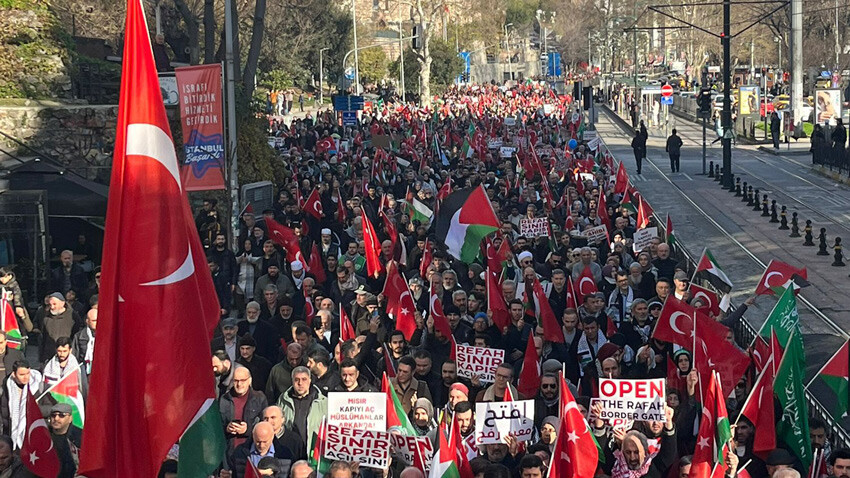 Gazze ve şehitlerimiz için yürüyüş Gazze ve şehitlerimiz için yürüyüş
