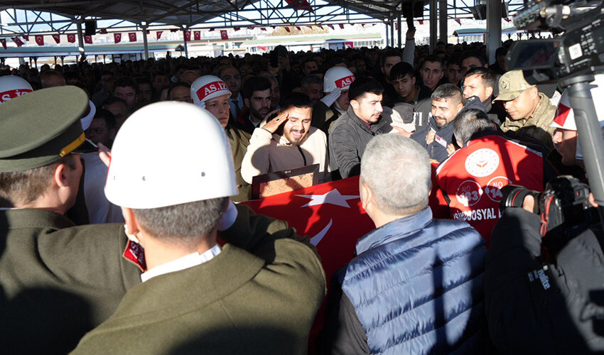 Türkiye şehitlerini uğurluyor... Kahramanlara son veda!