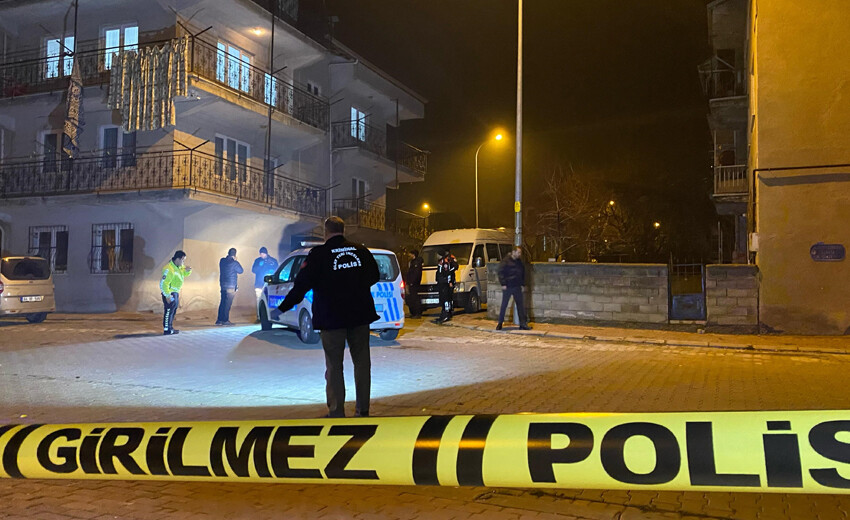 “Dur” ihtarına uymadılar, yakalanınca polis aracına saldırdılar “Dur” ihtarına uymadılar, yakalanınca polis aracına saldırdılar