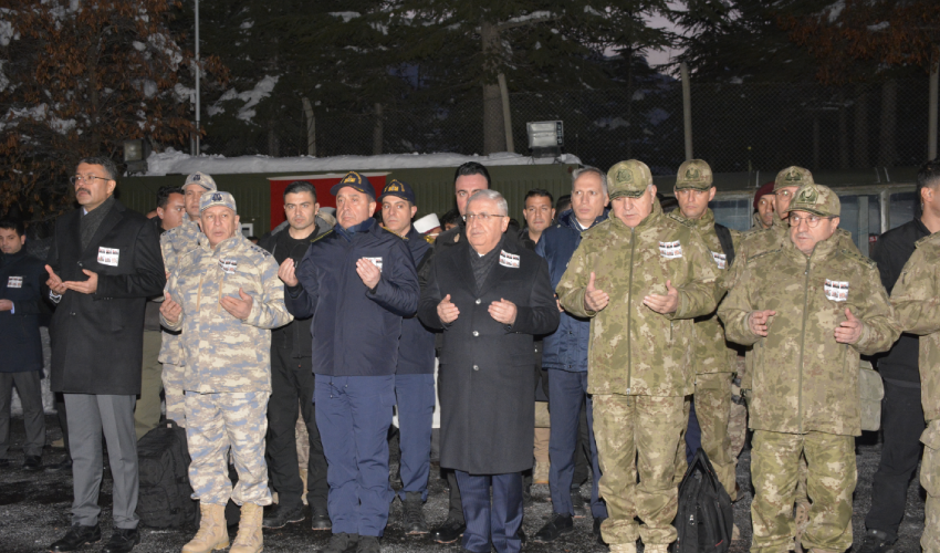 Bakan Güler ve TSK komuta kademesi Hakkari'de: Irak'ın kuzeyinde şehit olan 6 asker için tören düzenlendi