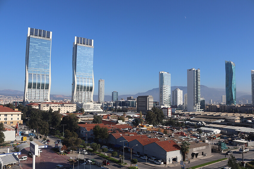 6.6'lık depremle felaketi yaşamıştı! İnşaat mühendislerinden İzmir için korkutan uyarı 6.6'lık depremle felaketi yaşamıştı! İnşaat mühendislerinden İzmir için korkutan uyarı