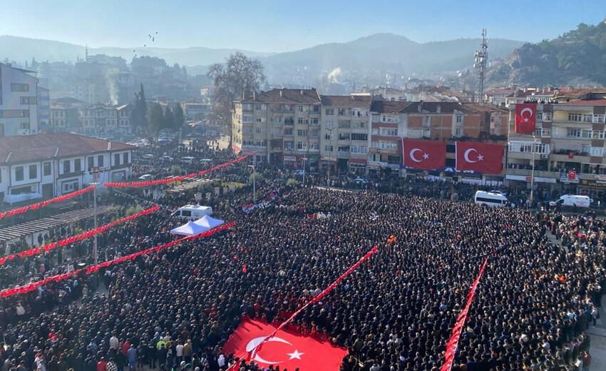 Pençe-Kilit şehitlerine son görev! Cenaze törenlerinde yürek yakan kareler... Pençe-Kilit şehitlerine son görev! Cenaze törenlerinde yürek yakan kareler...