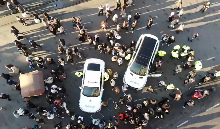 İstanbul polisine tahsis edilen lüks araçlar göreve başladı! Bentley, Ferrari, Porsche ve Mercedes'i görenlerin ağzı açık kaldı İstanbul polisine tahsis edilen lüks araçlar göreve başladı! Bentley, Ferrari, Porsche ve Mercedes'i görenlerin ağzı açık kaldı