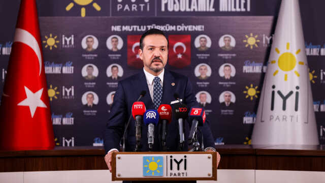 İYİ Parti’den Özgür Özel’e destek geldi! Görmememiz gereken bir fotoğraf İYİ Parti’den Özgür Özel’e destek geldi! Görmememiz gereken bir fotoğraf