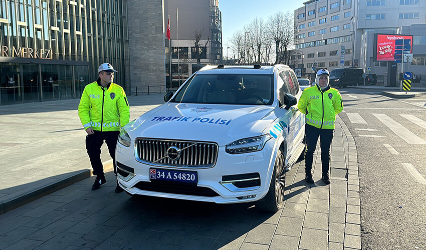 İstanbul polisine tahsis edilen lüks araçlar göreve başladı! Bentley, Ferrari, Porsche ve Mercedes'i görenlerin ağzı açık kaldı İstanbul polisine tahsis edilen lüks araçlar göreve başladı! Bentley, Ferrari, Porsche ve Mercedes'i görenlerin ağzı açık kaldı