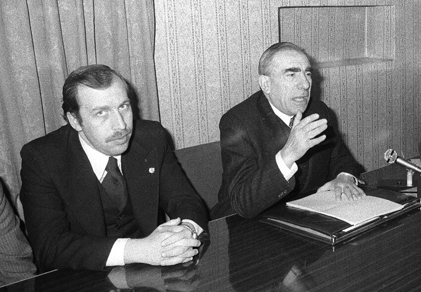 Eski Bakan Yaşar Okuyan hayatını kaybetti Eski Bakan Yaşar Okuyan hayatını kaybetti