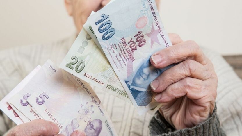 5 BİN TL'LİK İKRAMİYE NE ZAMAN YATACAK? Çalışan emeklilere ikramiye yasası kabul oldu mu?