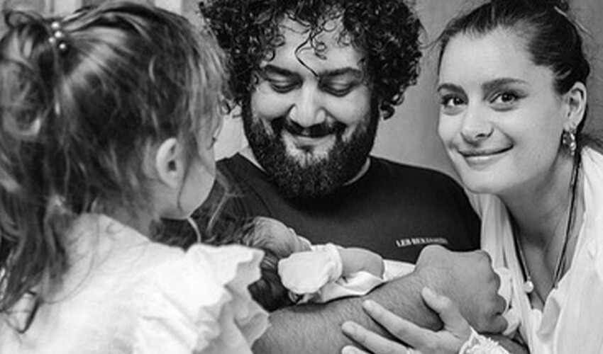 Şarkıcı Atiye kızıyla ilk paylaşımını yaptı! “Bir elmanın iki yarısı”