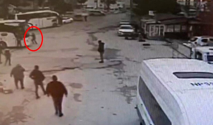 Diyarbakır'da kan donduran cinayet! Gözü dönen şoför, muavini otobüsle ezdi Diyarbakır'da kan donduran cinayet! Gözü dönen şoför, muavini otobüsle ezdi