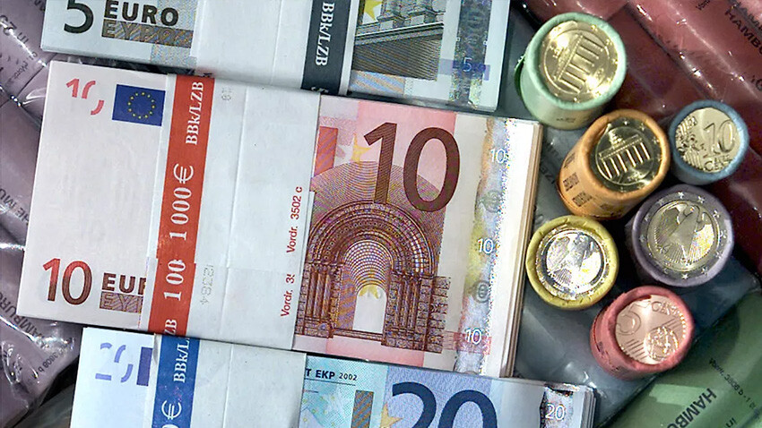 Dolar ve Euro'nun ateşi yükseldi! Uzmanlar kritik seviyeleri açıkladı, işte döviz kurlarında yılın son rakamları..