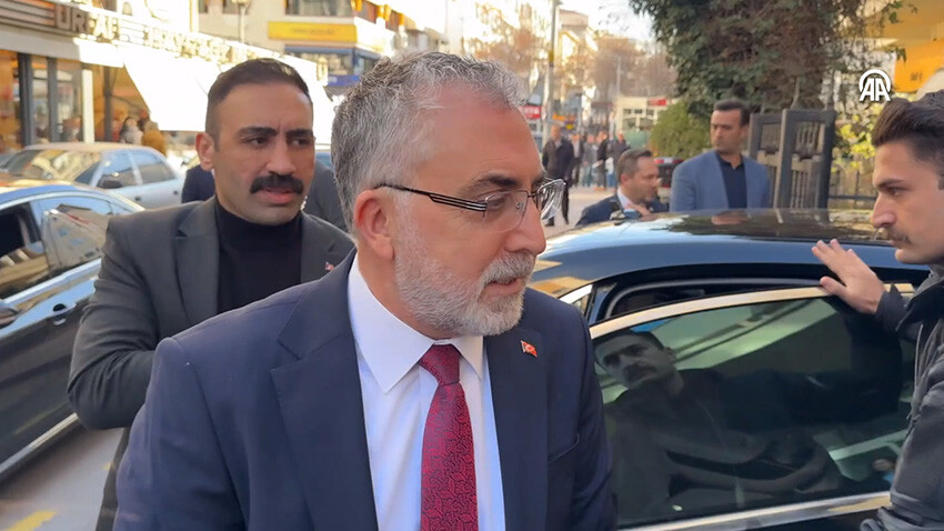 Asgari ücret için sürpriz görüşme! Türk-İş Başkanı Atalay: 28 gündür rakam konuşmadık Asgari ücret için sürpriz görüşme! Türk-İş Başkanı Atalay: 28 gündür rakam konuşmadık
