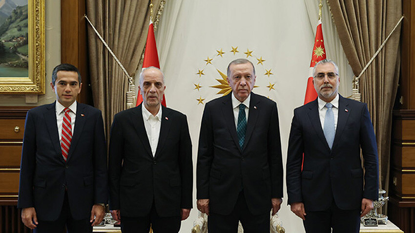 Asgari ücret için kritik saatler! Cumhurbaşkanı Erdoğan'ın taraflarla görüşmesi sona erdi Asgari ücret için kritik saatler! Cumhurbaşkanı Erdoğan'ın taraflarla görüşmesi sona erdi