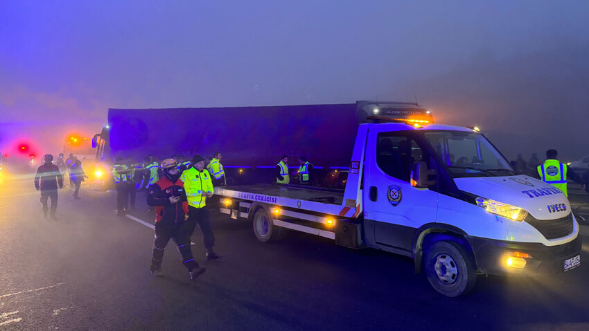 Kuzey Marmara Otoyolu'nda zincirleme kaza! En az 10 ölü, onlarca yaralı var Kuzey Marmara Otoyolu'nda zincirleme kaza! En az 10 ölü, onlarca yaralı var