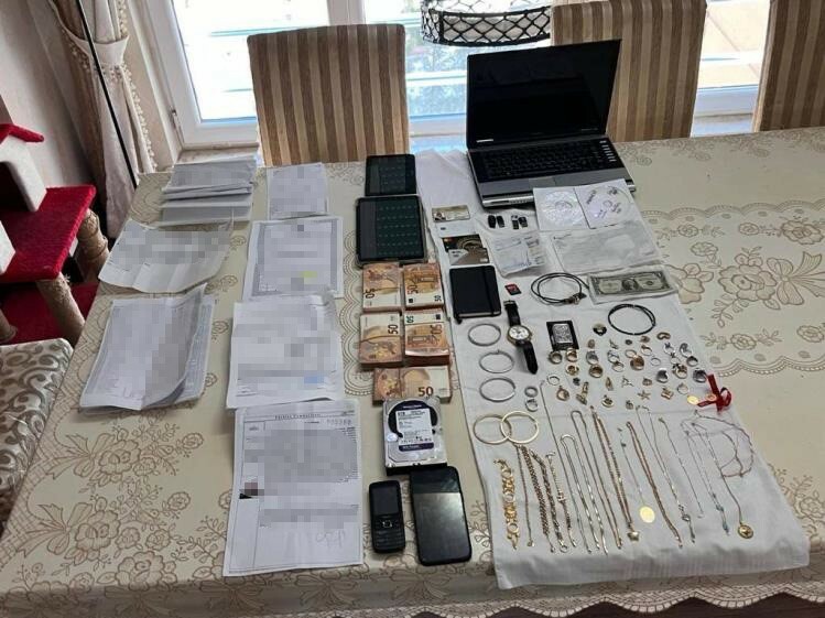 Oğlu ölen annenin ihbarı milyonluk çeteyi çökertti! 'Hawala' yöntemi ile kara para aklamışlar Oğlu ölen annenin ihbarı milyonluk çeteyi çökertti! 'Hawala' yöntemi ile kara para aklamışlar