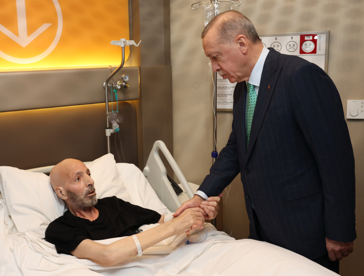 Erdoğan’dan hastanede tedavi gören 2 isme sürpriz ziyaret Erdoğan’dan hastanede tedavi gören 2 isme sürpriz ziyaret