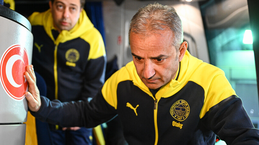 Fenerbahçe ve Galatasaray'a coşkulu karşılama! Taraftarlar havalimanlarına akın etti Fenerbahçe ve Galatasaray'a coşkulu karşılama! Taraftarlar havalimanlarına akın etti