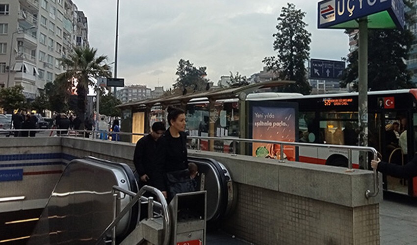 İzmir'de yürüyen merdiven tersine döndü! Korku dolu olayda 5 kişi yaralandı İzmir'de yürüyen merdiven tersine döndü! Korku dolu olayda 5 kişi yaralandı