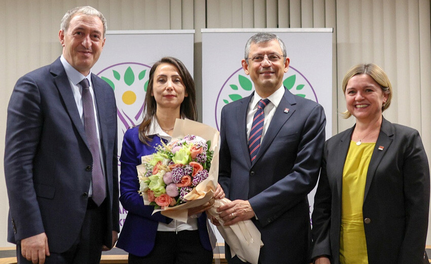 İYİ Parti'den istediğini alamayan CHP'ye DEM Parti'den sürpriz cevap İYİ Parti'den istediğini alamayan CHP'ye DEM Parti'den sürpriz cevap