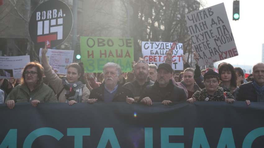 Muhalifler sokaklara döküldü! Sırbistan'da olaylı seçimden sonra gerginlik tırmanıyor