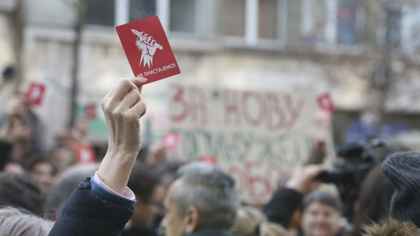 Muhalifler sokaklara döküldü! Sırbistan'da olaylı seçimden sonra gerginlik tırmanıyor
