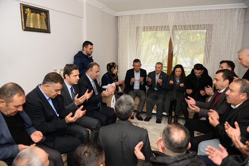 Cenazede protesto edilmişti: CHP lideri Özel'den o şehidin ailesine ziyaret