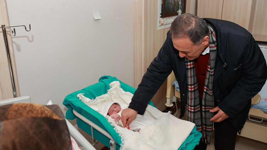 2024'ün ilk bebeği Hatay'da doğan Muhammet Talha oldu
