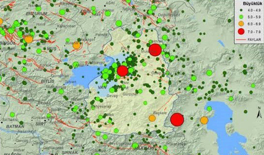 Hakkari'de deprem! AFAD ilk detayları duyurdu Hakkari'de deprem! AFAD ilk detayları duyurdu