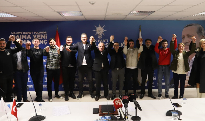 İYİ Parti'de istifa depremi! Hepsi birden AK Parti'ye geçti İYİ Parti'de istifa depremi! Hepsi birden AK Parti'ye geçti