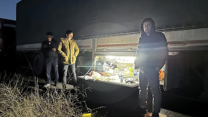 Türkiye sınırında günlerce sürecek bekleyiş! Tırlar 13 kilometrelik kuyruk oluşturdu