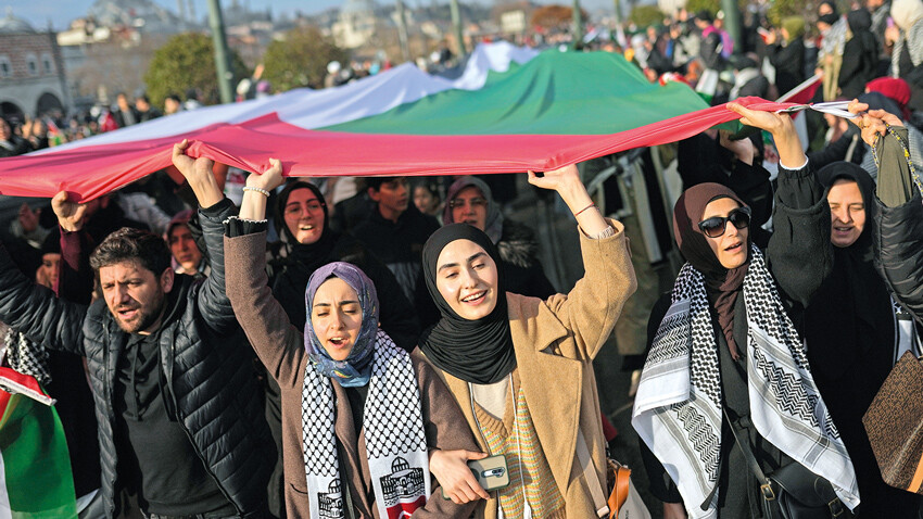Galata'dan dünyaya mesaj! Şehitler ve Filistin için tarihî yürüyüş düzenlendi