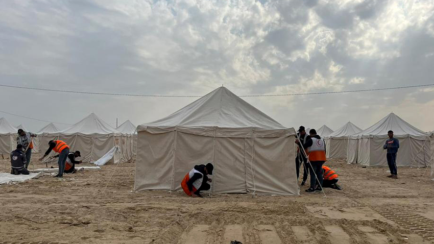 Gazzeliler çadır kentlere mahkum... Bombaların yok ettiği kente de kuruldu Gazzeliler çadır kentlere mahkum... Bombaların yok ettiği kente de kuruldu