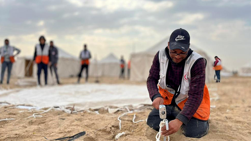 Gazzeliler çadır kentlere mahkum... Bombaların yok ettiği kente de kuruldu Gazzeliler çadır kentlere mahkum... Bombaların yok ettiği kente de kuruldu
