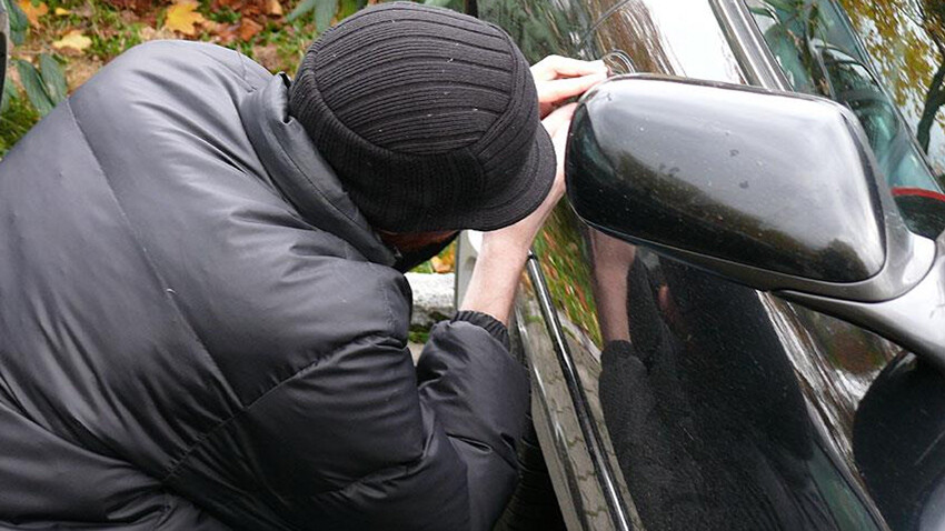 Oto hırsızları 'butik' çalışıyor! 4 dakikada 400 bin lira