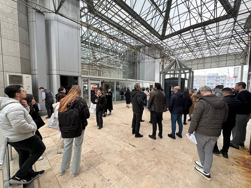 Bayrampaşa Belediyesi'nde korkutan alevler Bayrampaşa Belediyesi'nde korkutan alevler