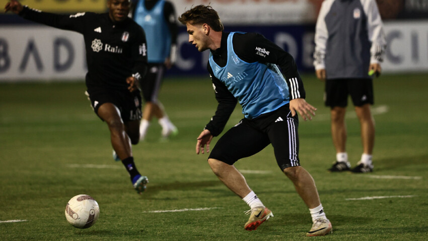 Beşiktaş'ta kadro dışı bırakılan 5 isimden biri olan Rachid Ghezzal affedildi Beşiktaş'ta kadro dışı bırakılan 5 isimden biri olan Rachid Ghezzal affedildi