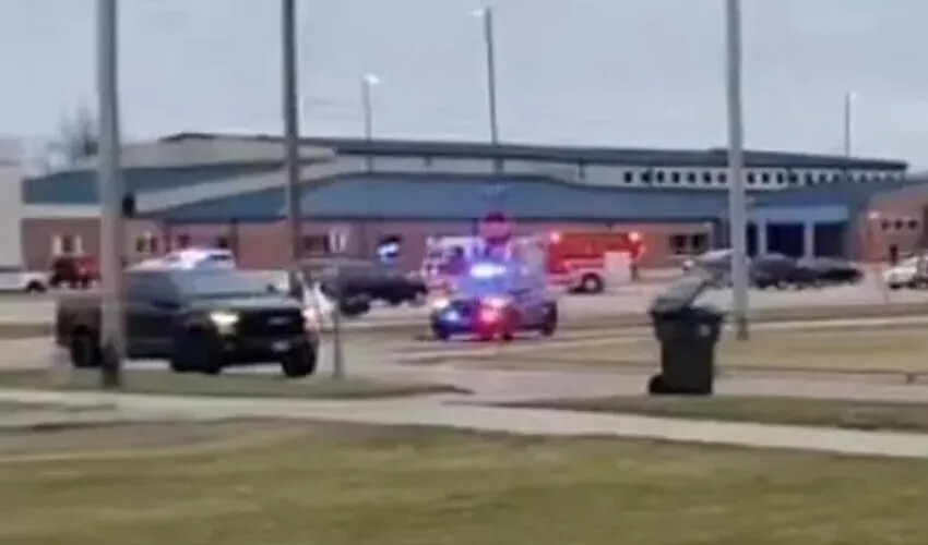 ABD'de liseye düzenlenen silahlı saldırıda saldırgan öldü, öğrenciler yaralandı